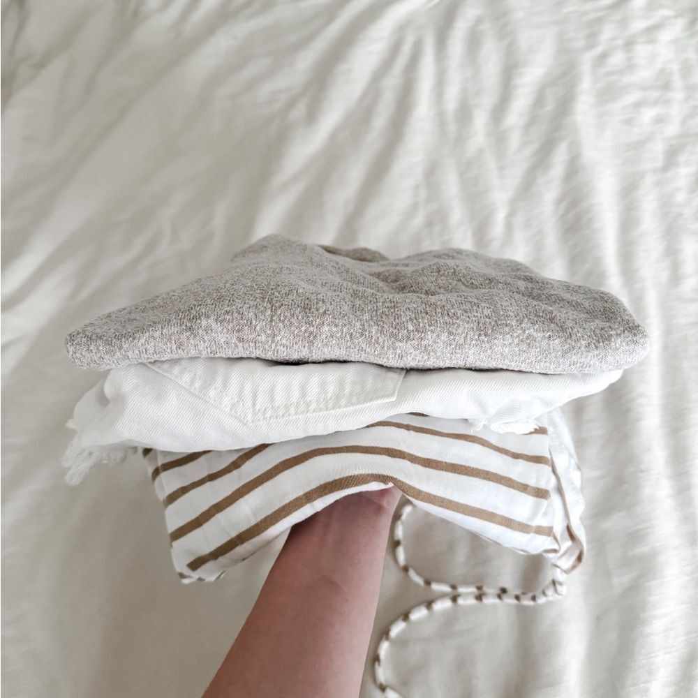 Capsule Wardrobe Outfit Bundle | L | Top, Jean Shorts & Dress (3pc)